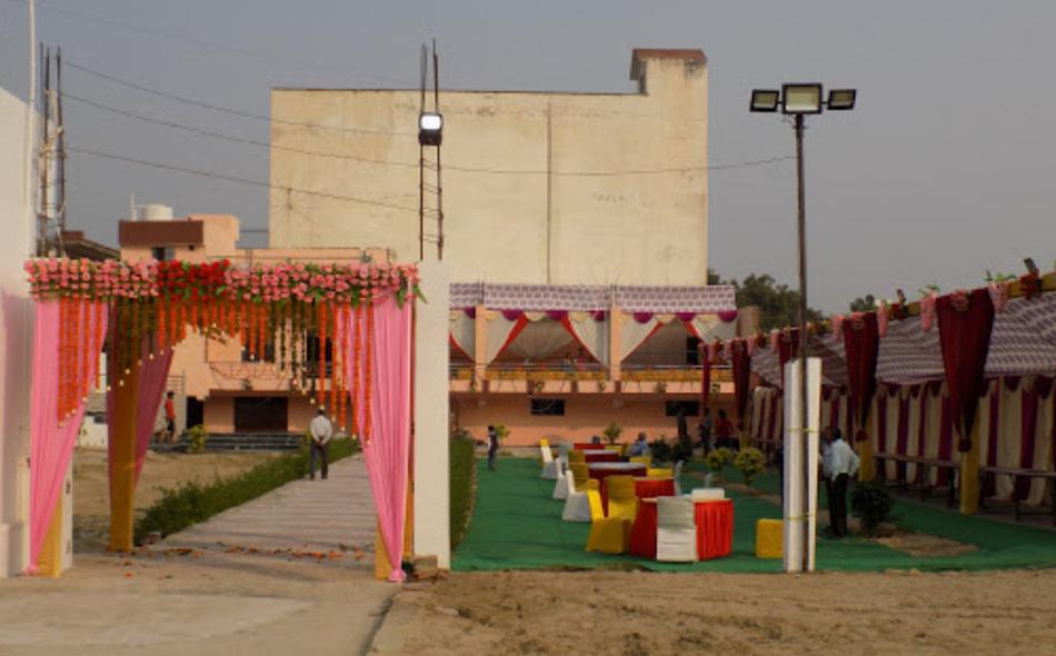 JD Farmhouse Marriage Home